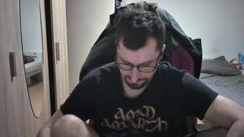 Snapshot of dan_the_man405 chatting on April 25, 9:23 pm King Dan online show from April 25, 9:23 pm