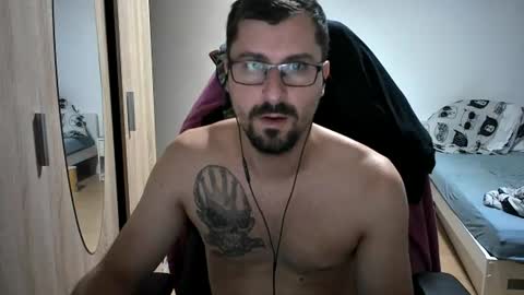 Snapshot of dan_the_man405 chatting on July 24, 9:35 pm King Dan online show from July 24, 9:35 pm