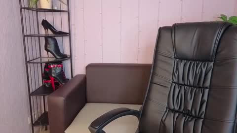 Dana Dom online show from March 27, 3:01 am