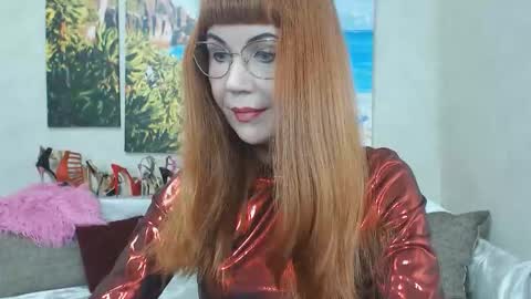 Snapshot of danceglory chatting on November 18, 5:45 am Danceglory online show from November 18, 5:45 am