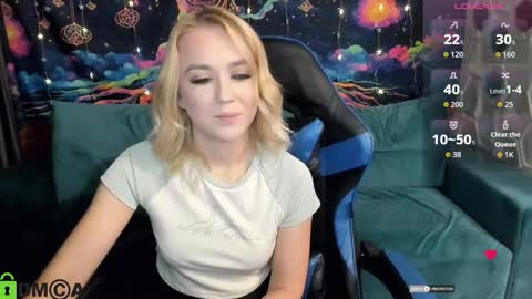 dances_queen online show from December 22, 7:38 am