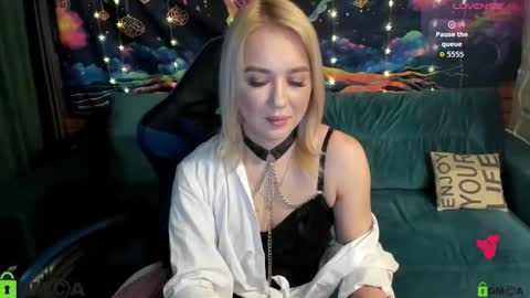 dances_queen online show from March 31, 7:09 am