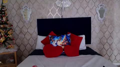 Snapshot of dandarkie chatting on December 4, 7:01 pm Dan online show from December 4, 7:01 pm