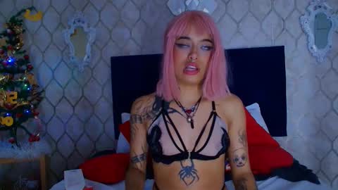 Snapshot of dandarkie chatting on December 9, 6:25 pm Dan online show from December 9, 6:25 pm