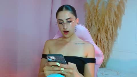 Danella Houston online show from April 10, 8:13 pm