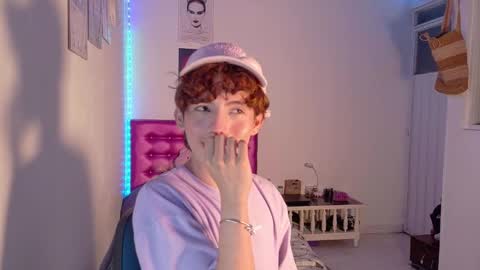 Snapshot of dani_dancer chatting on December 18, 5:24 am Dani Dancer online show from December 18, 5:24 am