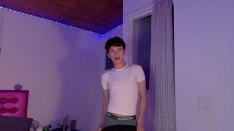 Snapshot of dani_dancer chatting on February 5, 11:42 pm Dani Dancer online show from February 5, 11:42 pm