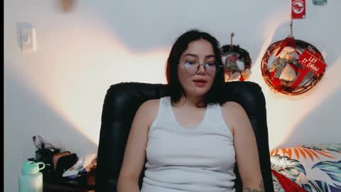 Snapshot of dani_jocelyn chatting on December 21, 1:26 am dani y jocelyn online show from December 21, 1:26 am