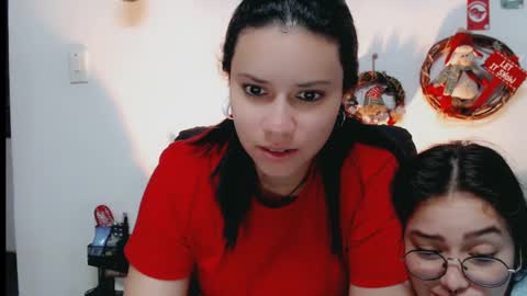 Snapshot of dani_jocelyn chatting on December 27, 8:28 pm dani y jocelyn online show from December 27, 8:28 pm