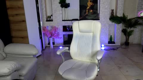 dani_kittys online show from April 11, 8:40 am