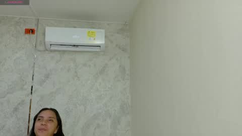 Snapshot of dani_lue chatting on May 18, 12:44 pm dani_lue online show from May 18, 12:44 pm