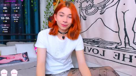 Snapshot of dani_mur chatting on December 9, 12:01 am Daniel online show from December 9, 12:01 am