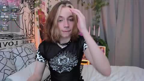 Snapshot of dani_mur chatting on November 9, 8:07 pm Daniel online show from November 9, 8:07 pm