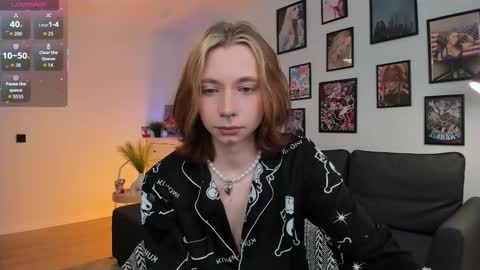 Snapshot of dani_mur chatting on November 26, 9:10 am Daniel online show from November 26, 9:10 am