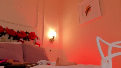 Hi I am Dani online show from December 12, 2:44 pm