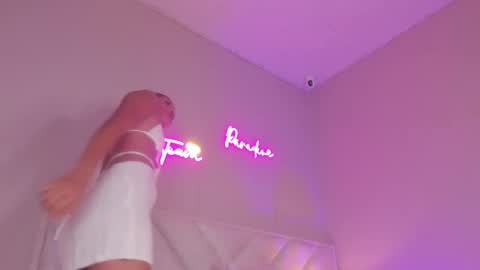 Hi I am Dani online show from September 9, 11:43 am