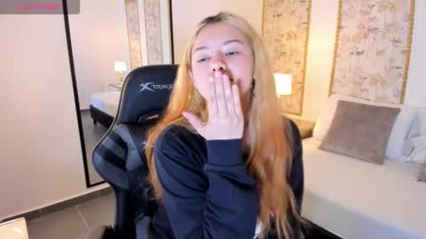 D A N I A online show from November 5, 2:55 am