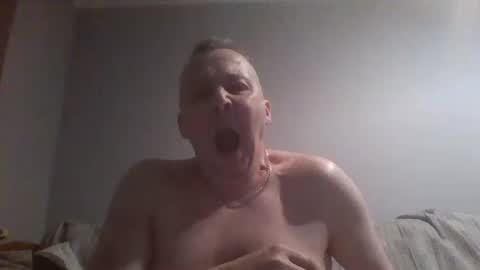 Snapshot of daniel0028 chatting on December 8, 2:49 am dan online show from December 8, 2:49 am