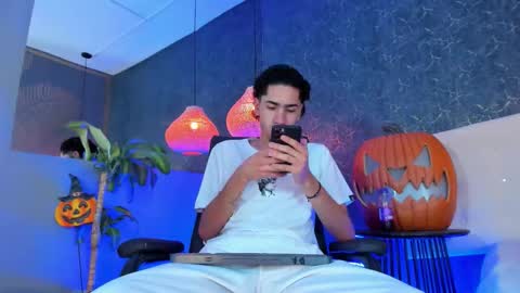 Snapshot of daniel_brawn chatting on October 19, 6:52 pm Daniel online show from October 19, 6:52 pm