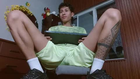 daniel_deluxx online show from April 14, 1:55 am