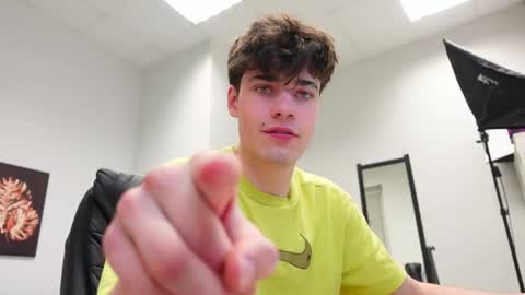 DANIEL SHAWN online show from April 30, 7:53 pm