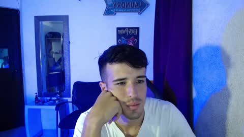 daniel_velez26 online show from December 1, 1:32 am