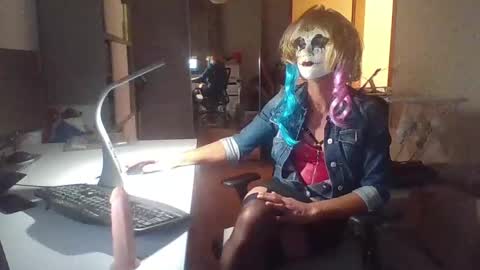 newcumer online show from December 6, 1:11 pm