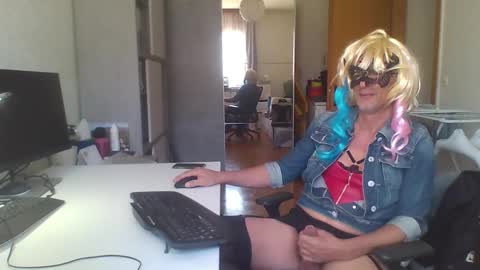 newcumer online show from March 6, 10:30 am