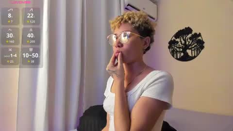 Snapshot of daniela_brown1 chatting on July 16, 1:33 am Daniela Brown online show from July 16, 1:33 am