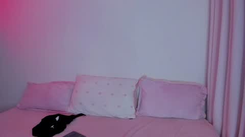 Snapshot of daniela_days chatting on July 25, 6:00 am Dani online show from July 25, 6:00 am