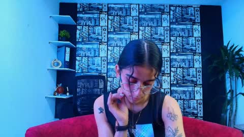 danielamonroe online show from March 30, 2:01 am