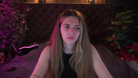 danielareign online show from April 2, 6:00 am