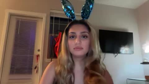 daniellarae1 online show from April 6, 6:47 am