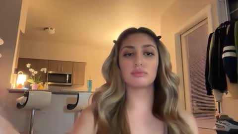 daniellarae1 online show from April 8, 4:12 am
