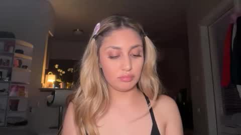 daniellarae1 online show from April 9, 5:29 am