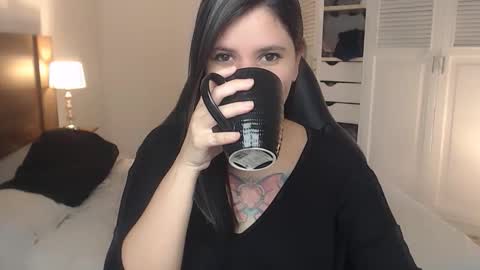 daniellerain online show from March 22, 4:32 pm