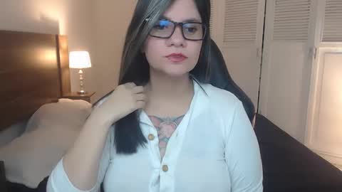 daniellerain online show from April 22, 10:06 am