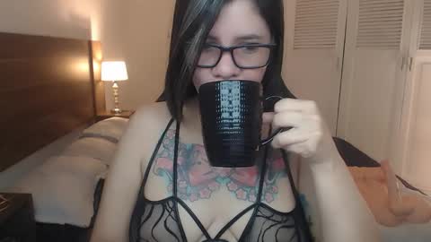 daniellerain online show from June 2, 9:44 am