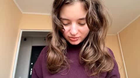 Mia online show from November 4, 7:29 am