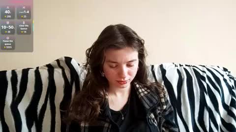 Mia online show from December 17, 8:42 am