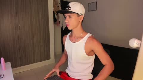 Snapshot of daniels_cruz chatting on December 1, 9:26 pm Daniels Cruz online show from December 1, 9:26 pm