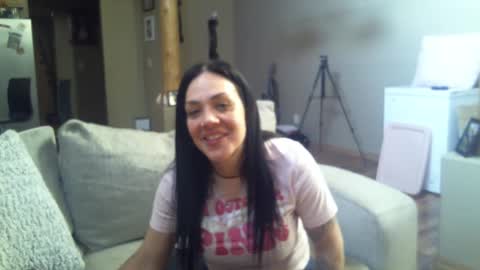 Snapshot of danifunderburg86 chatting on February 25, 3:27 pm DaniLove online show from February 25, 3:27 pm