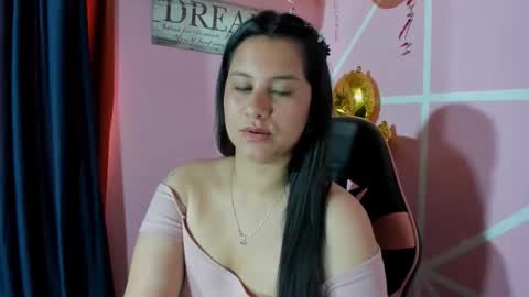 Snapshot of daniiella_cute chatting on November 27, 6:32 pm DaNii online show from November 27, 6:32 pm