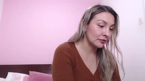 Snapshot of danika_bellaa chatting on December 4, 2:31 am K A R O L online show from December 4, 2:31 am