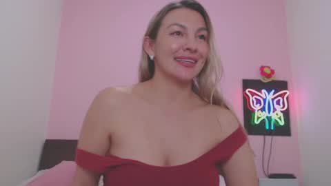 Snapshot of danika_bellaa chatting on December 13, 2:21 am K A R O L online show from December 13, 2:21 am