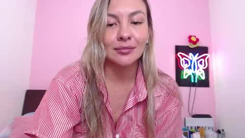 Snapshot of danika_bellaa chatting on December 28, 12:47 am K A R O L online show from December 28, 12:47 am