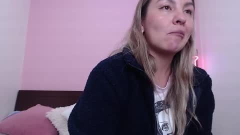 Snapshot of danika_bellaa chatting on January 19, 2:04 am K A R O L online show from January 19, 2:04 am