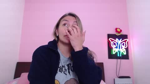 Snapshot of danika_bellaa chatting on January 22, 12:59 am K A R O L online show from January 22, 12:59 am