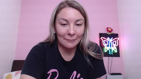 Snapshot of danika_bellaa chatting on February 2, 4:37 am K A R O L online show from February 2, 4:37 am