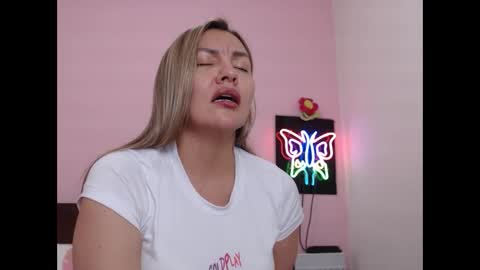 Snapshot of danika_bellaa chatting on February 11, 1:10 am K A R O L online show from February 11, 1:10 am